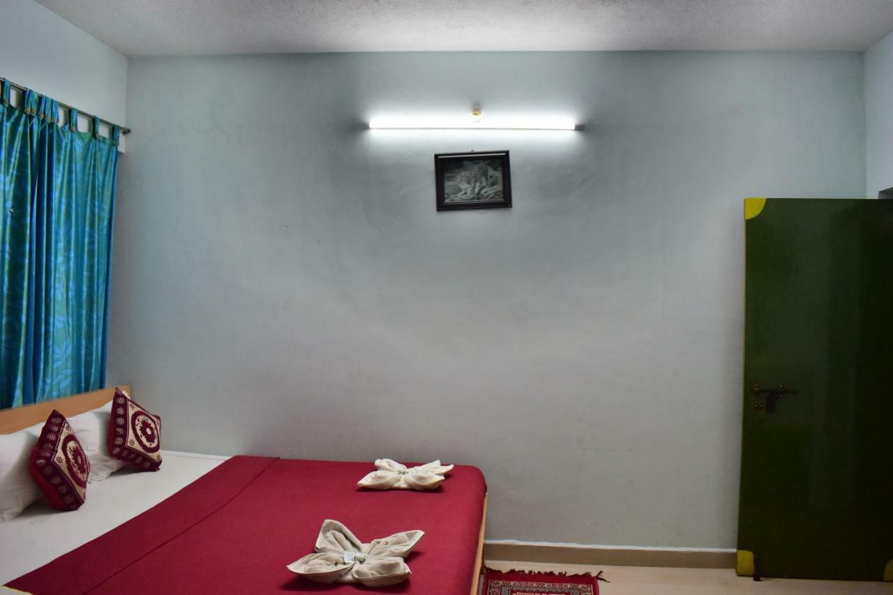 Kozee Kaves Hotel Йелагири Екстериор снимка