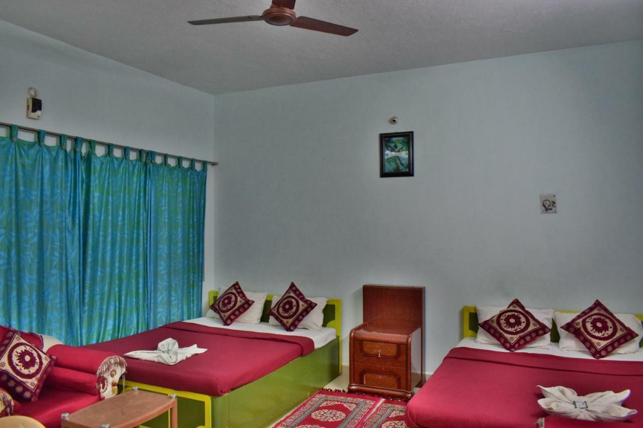 Kozee Kaves Hotel Йелагири Екстериор снимка