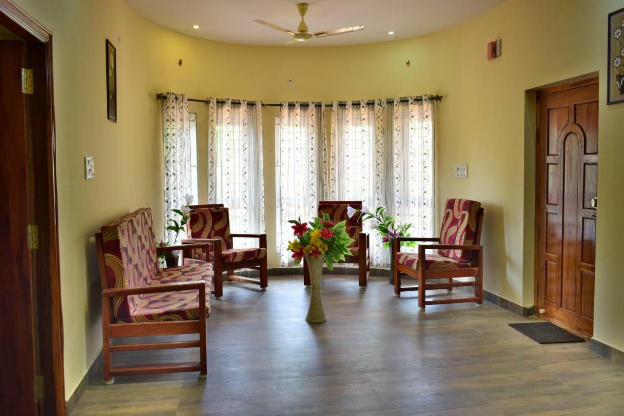 Kozee Kaves Hotel Йелагири Екстериор снимка
