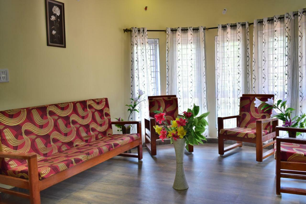 Kozee Kaves Hotel Йелагири Екстериор снимка