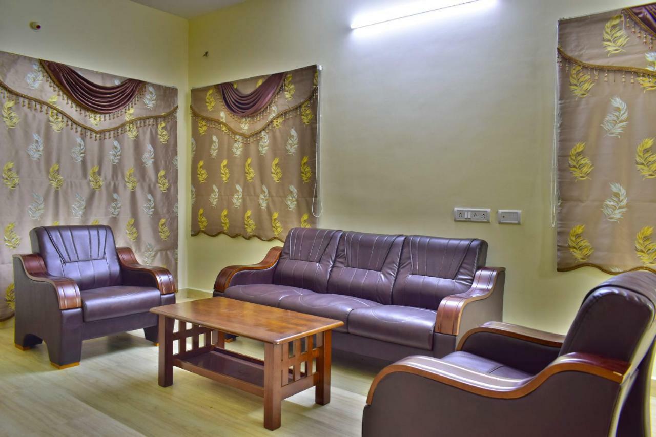 Kozee Kaves Hotel Йелагири Екстериор снимка